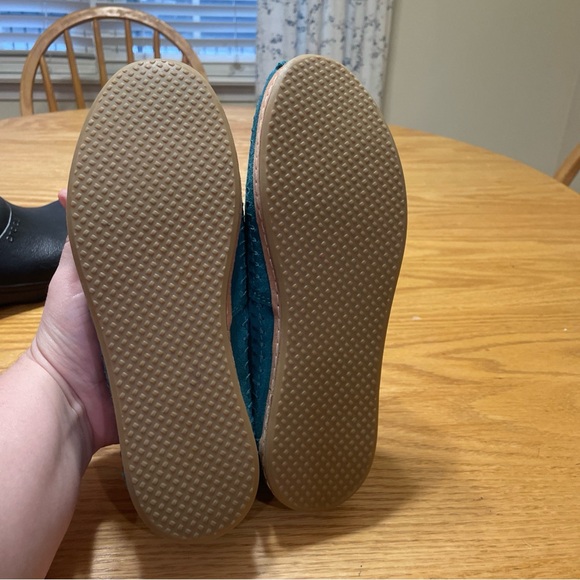 Tom’s Teal Suede Women's Slip-On Shoes size 7.5 - Picture 2 of 5